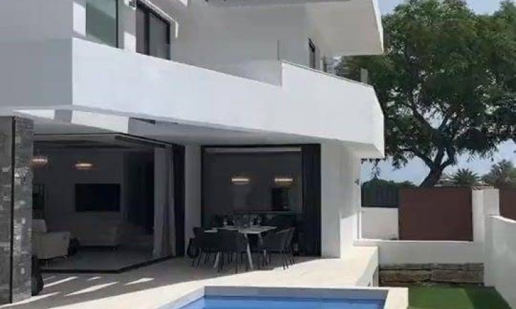 Rénovation peinture extérieure villas de luxe à Montpellier et sa région.